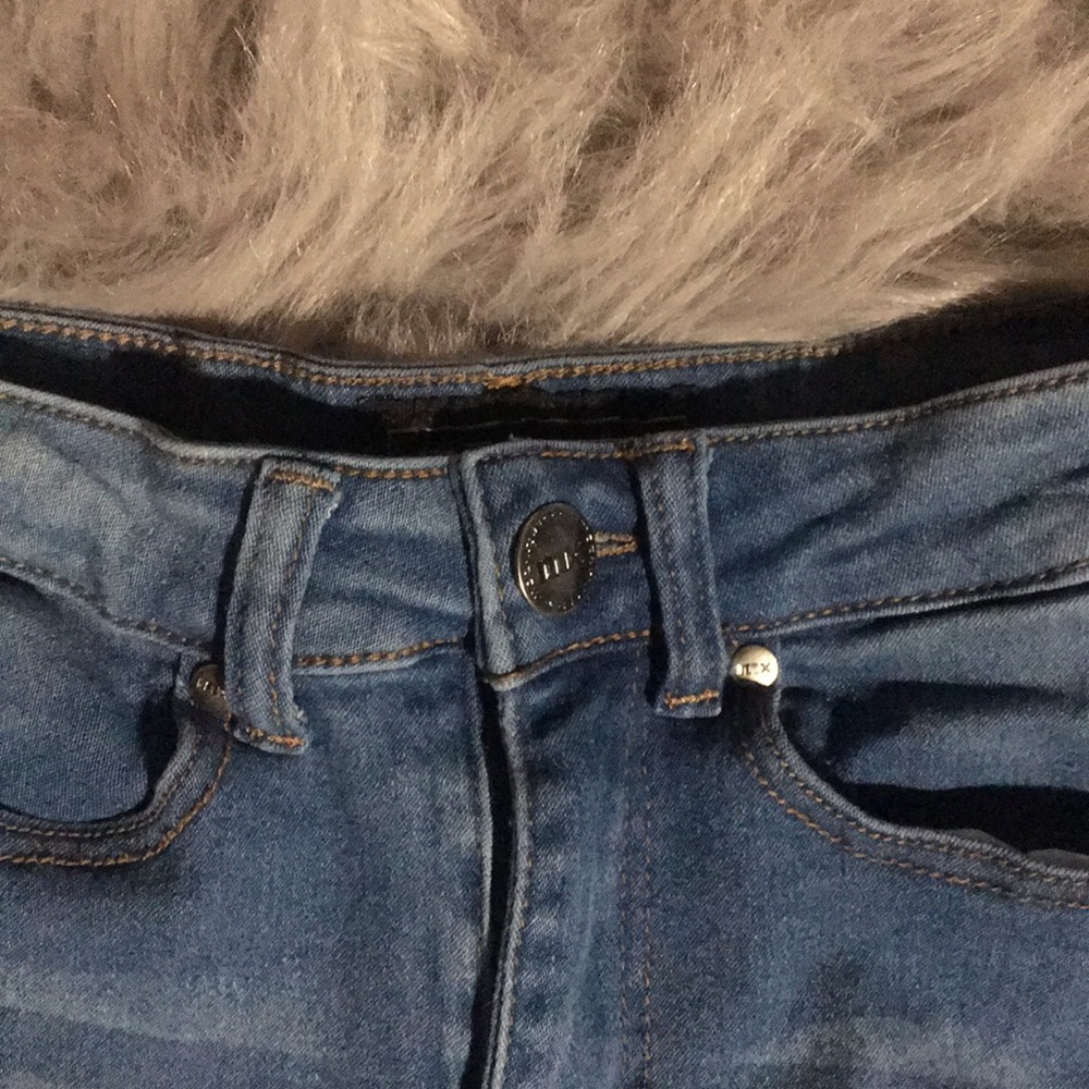 Distressed High Rise Jeans - Picture 3 of 4